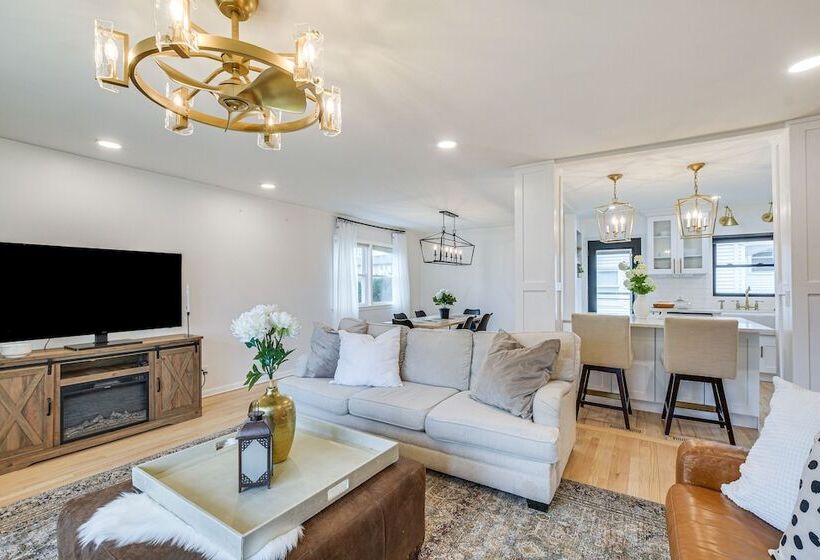 Family Friendly Villa Park Home: 16 Mi To Chicago!