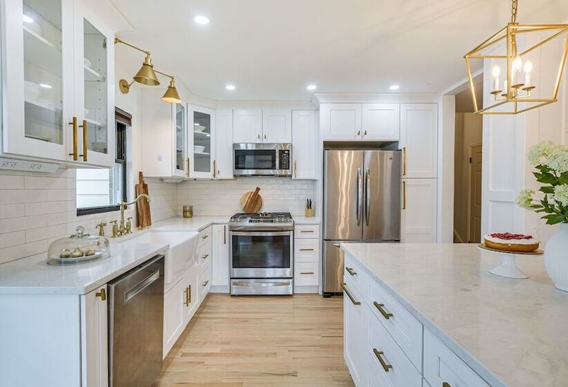 Family Friendly Villa Park Home: 16 Mi To Chicago!