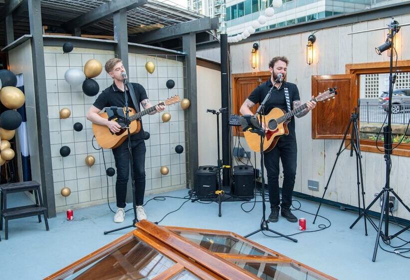 هتل Luxury Canary Wharf House Boat