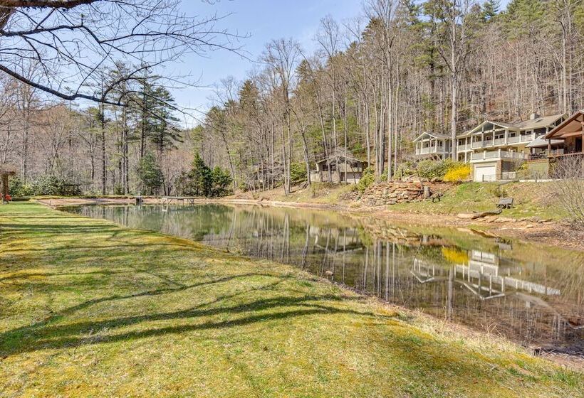 Bright Highlands Retreat Near Waterfalls & Trails