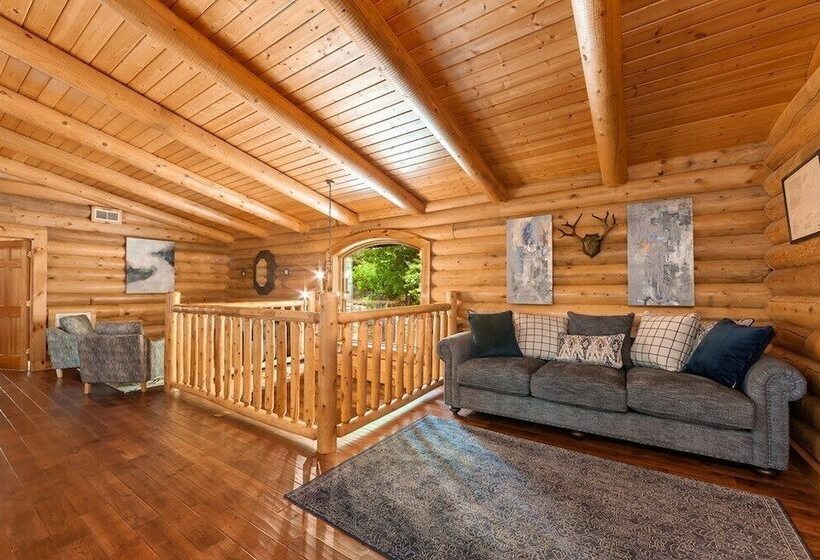 Legend Crest Lodge