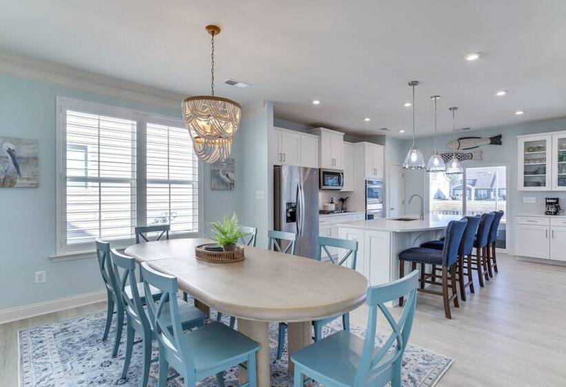 Modern & Spacious Ocean View Home W/ Pool Access