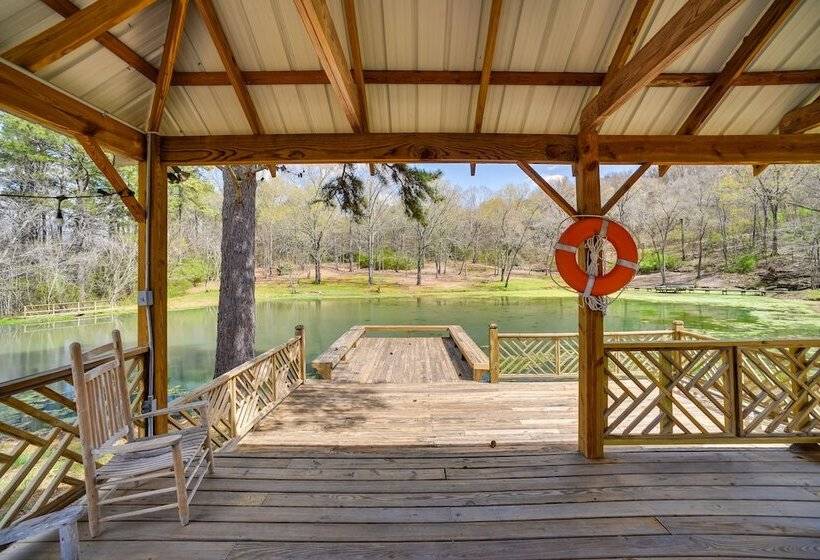 Peaceful Guntersville Cabin: Fire Pit, Near Lake!