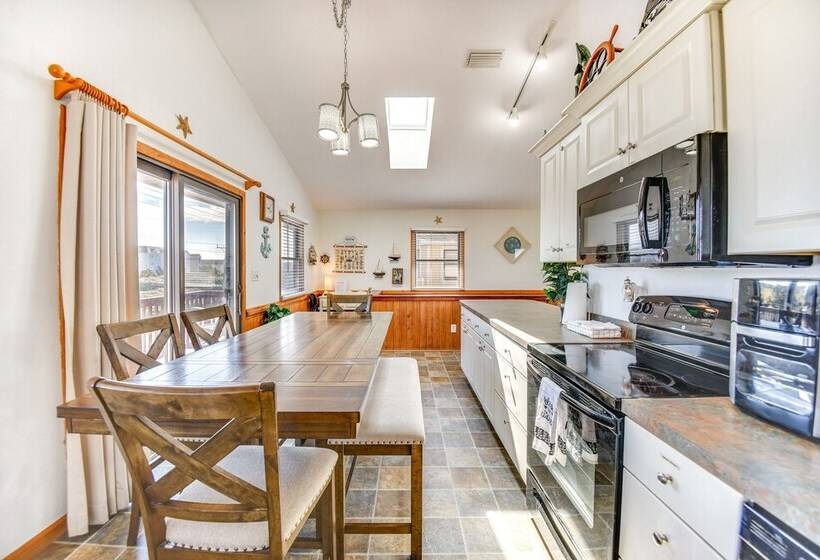 Pet Friendly Outer Banks Home   1 Block To Beach!