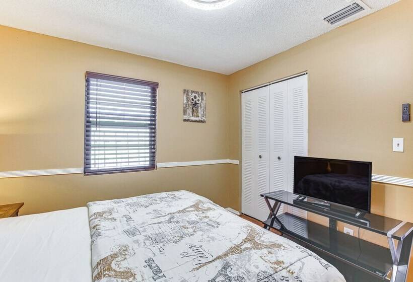 Near Beaches: Pet Friendly Sunrise Escape W/ Patio