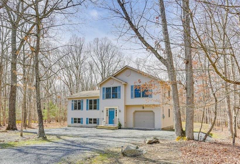 Secluded Poconos Retreat With Deck & Fire Pit