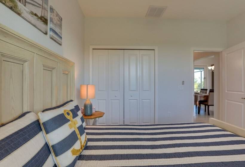 Port Charlotte Home: Heated Pool, Screened Lanai!