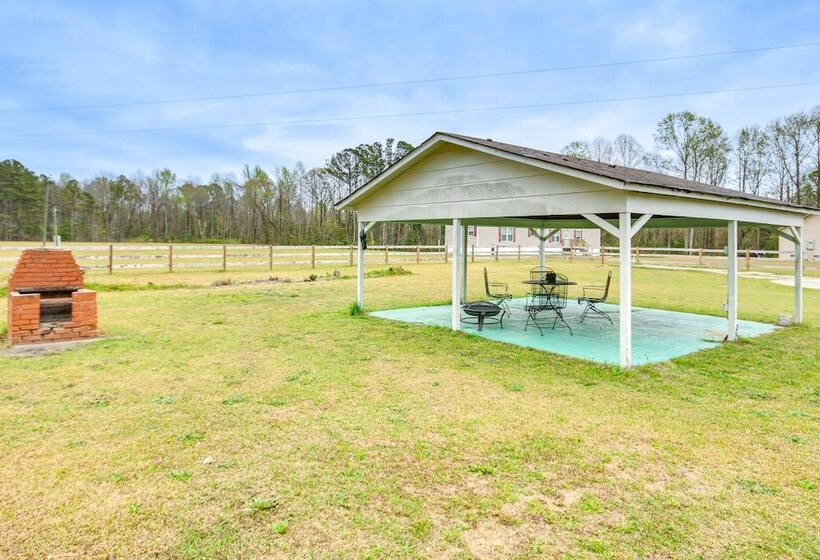 Quiet & Cozy Rembert Home ~ 9 Mi To Air Force Base