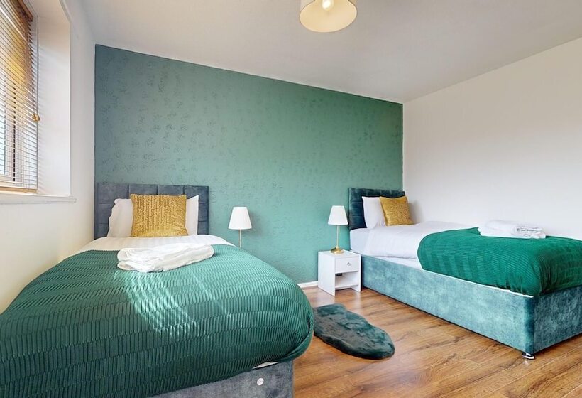 اقامتگاه Entire 3 Bed Home In Basildon Sleeps Up To 6