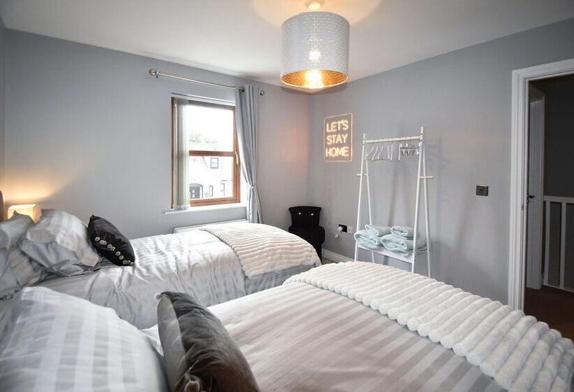 דירת נופש Immaculate 3 Bed House In Newcastle