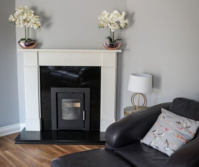 דירת נופש Immaculate 3 Bed House In Newcastle
