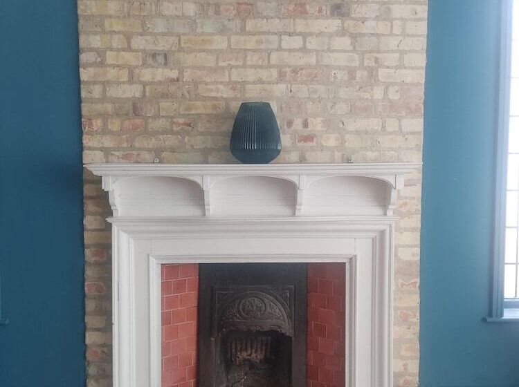 Резиденция Remarkable 7 Bed House In London