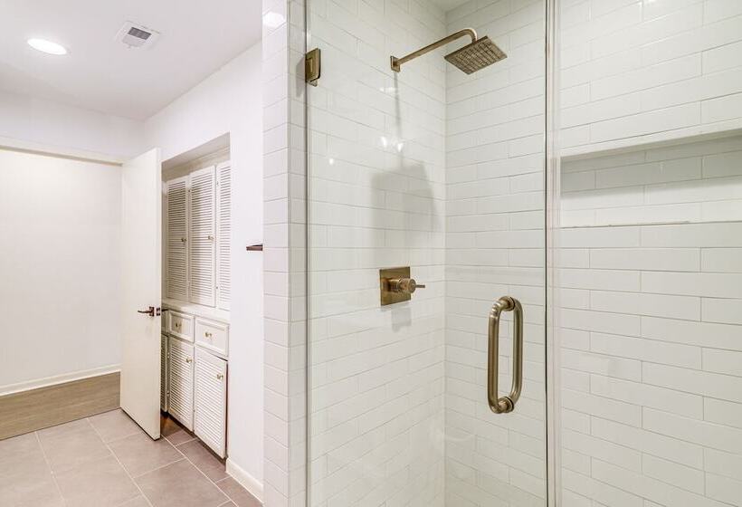 Spacious Houston Home W/ Pool   Near The Galleria!