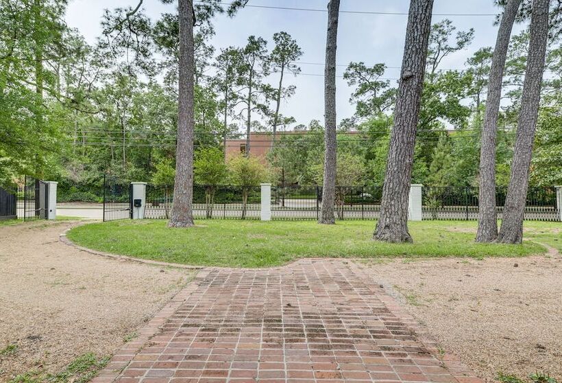 Spacious Houston Home W/ Pool   Near The Galleria!