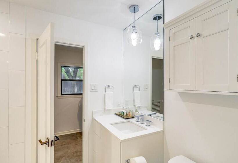 Spacious Houston Home W/ Pool   Near The Galleria!