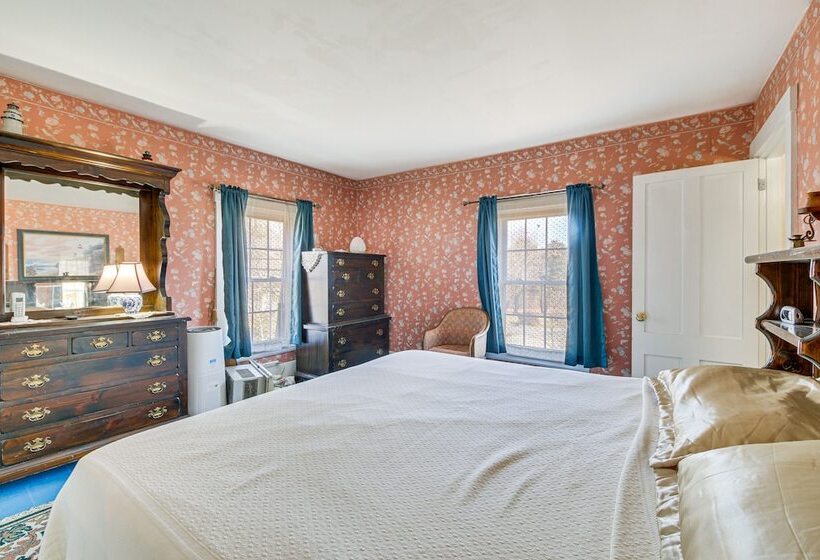 Spacious Round Pond House W/ On Site Trail Access!