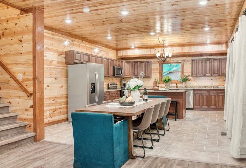 Bluestem By Avantstay Incredible Views W/ Large Balcony & Indoor Pool!