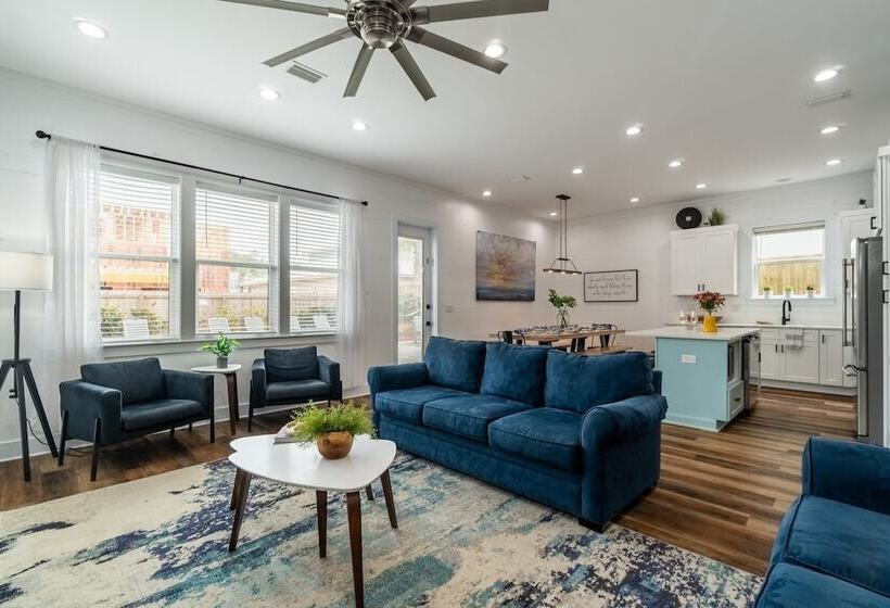 Bottlenose By Avantstay Walk To Miramar Beach