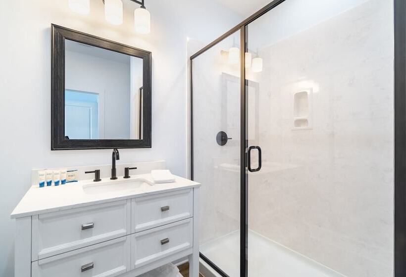 Bottlenose By Avantstay Walk To Miramar Beach