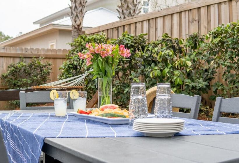 Bottlenose By Avantstay Walk To Miramar Beach