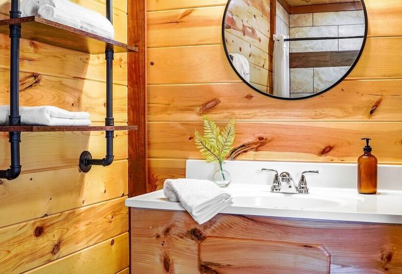 Daybreak By Avantstay Sleeps 18 Cabin + Pool/spa
