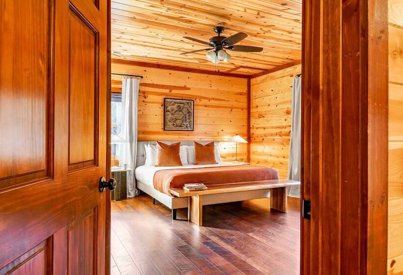 Daybreak By Avantstay Sleeps 18 Cabin + Pool/spa