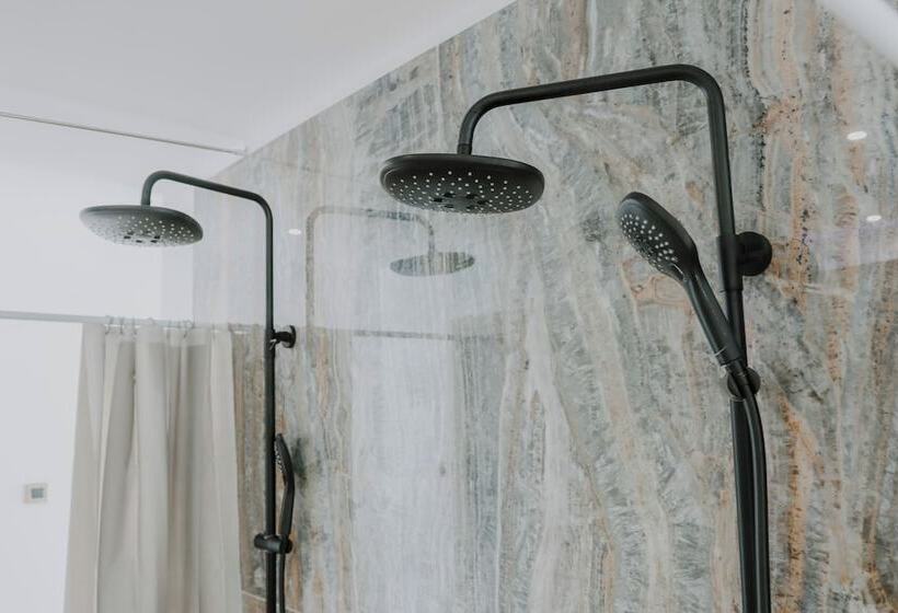 هتل Black Amber Boutique