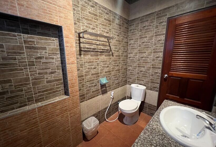 فندق Phupa Beach Resort