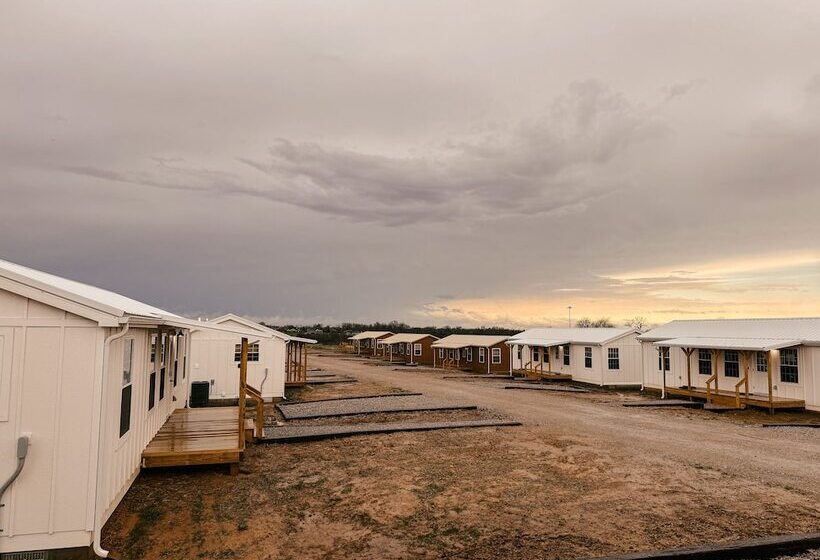 בית מלון כפרי The Glamping At Eden Reserve