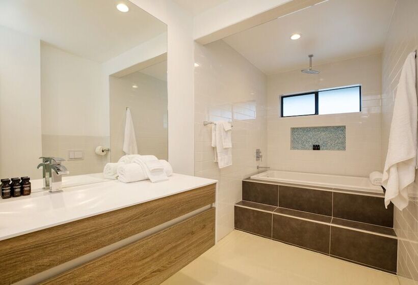 Quinta Green By Avantstay Modern Home W/ Pool, Spa & Golf Course!
