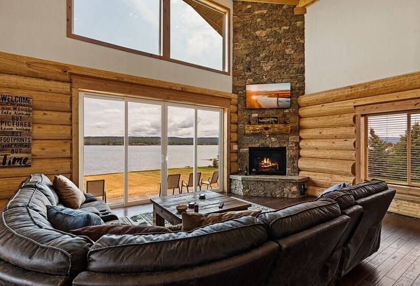 Stone Skipper Lodge