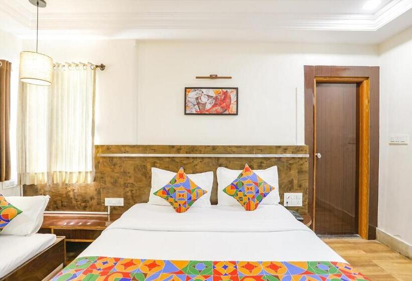 호텔 Shirdi Park Inn