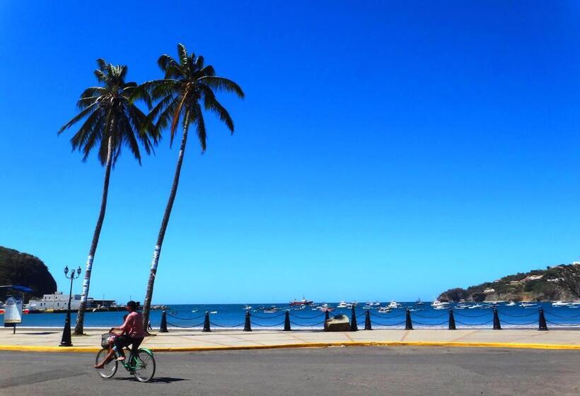 هتل Rositas