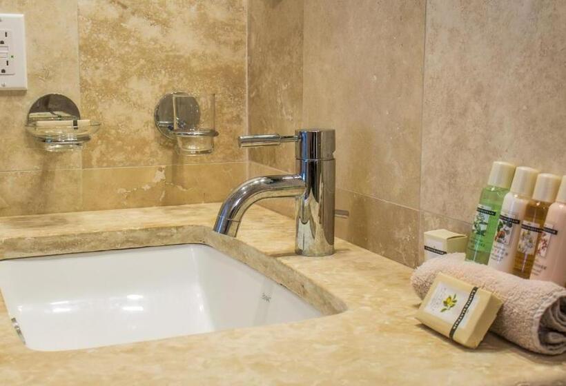 استراحتگاه The Hamilton Beach Villas & Spa