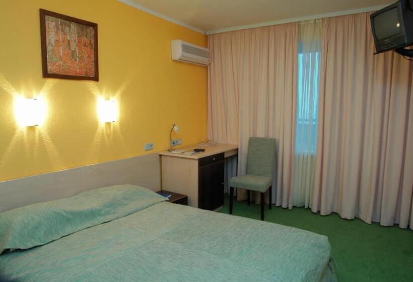 7 Days Hotel Kamyanets Podilskyi