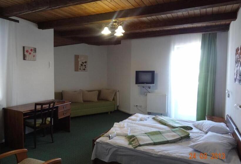 בית מלון כפרי Alpenhof Pansion