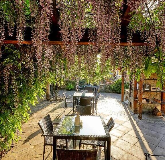فندق Dvorik Leva