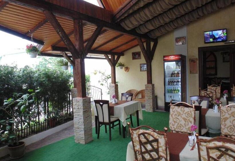 فندق &restaurant Senator