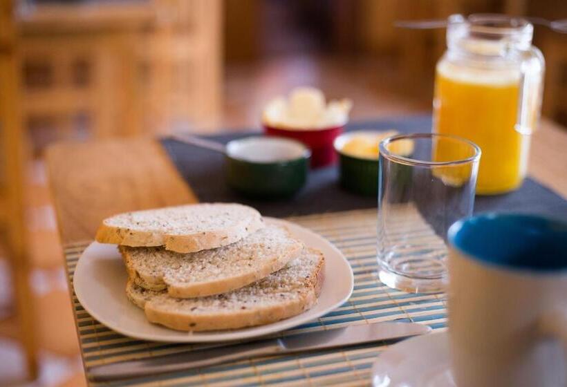 تختخواب و صبحانه La Selenita