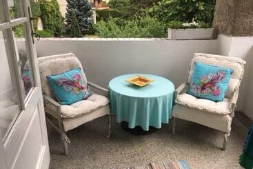 تختخواب و صبحانه Villa Adam