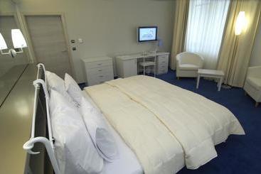 Ea Zámecký Hotel Sychrov