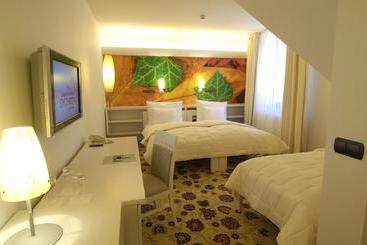 Ea Zámecký Hotel Sychrov