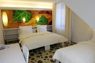 Ea Zámecký Hotel Sychrov