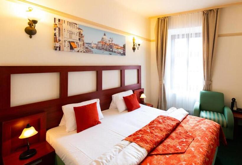 هتل Vivaldi Apartments