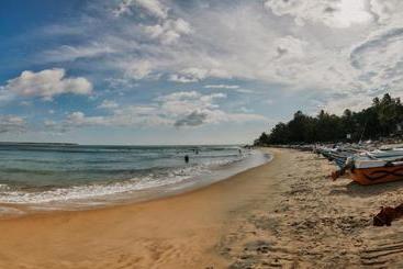 Arugambay Resort