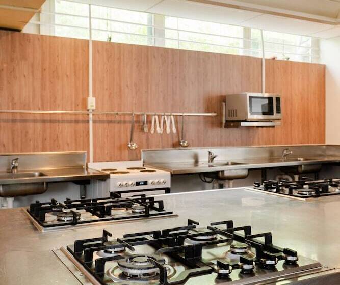 هاستل Haka House Auckland City