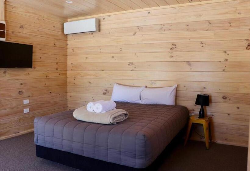 فندق صغير Lakes Edge Lodge