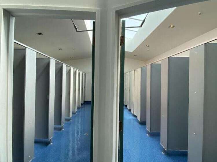 هاستل On Top Backpackers