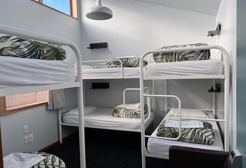 هاستل On Top Backpackers