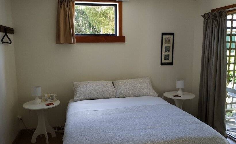 הוסטל The Innlet, Country Apartments And Cottages